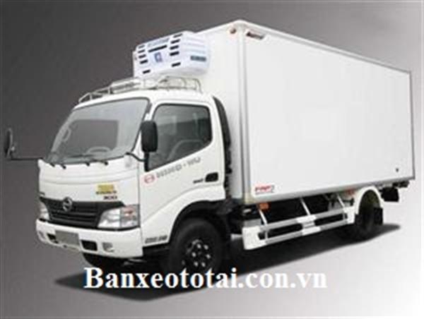 xe tải Hino xzu 650 1,9 tấn thùng kín
