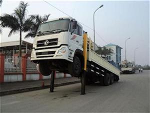 Xe tải dongfeng 3 chân gắn cẩu Soosan 3 tấn